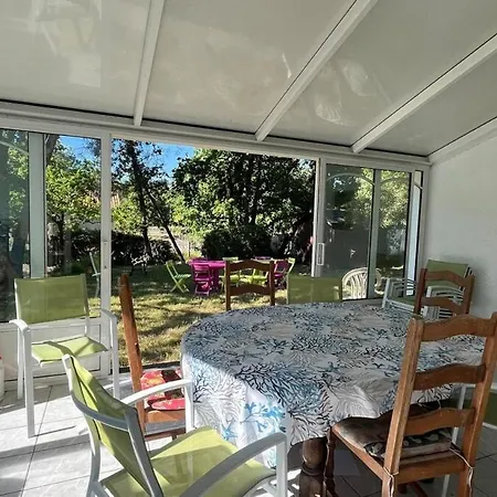 House 10min Walk
