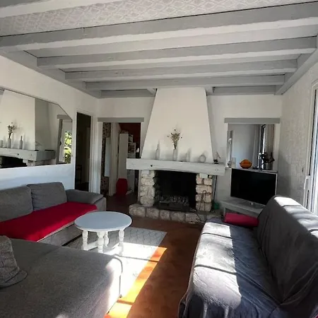 Dom wakacyjny House 10min Walk *