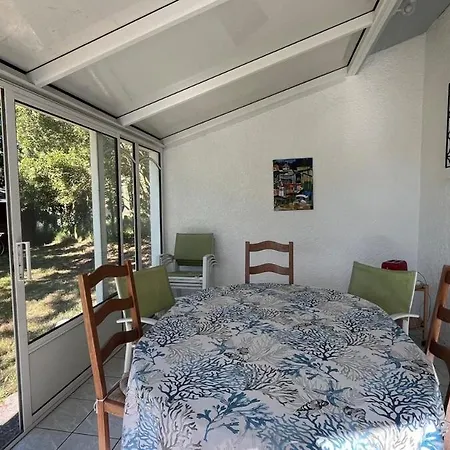 Dom wakacyjny House 10min Walk Soulac-sur-Mer
