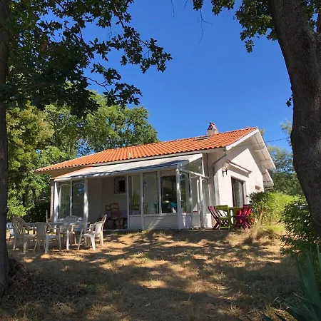 Dom wakacyjny House 10min Walk *